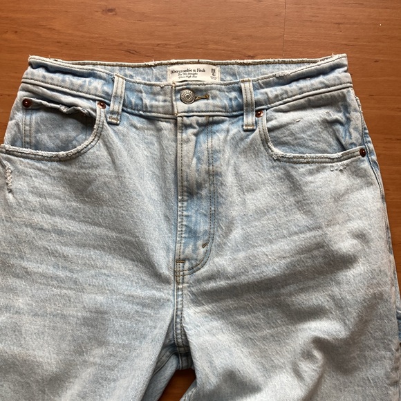 Abercrombie and Fitch light wash carpenter high rise - Picture 5 of 5